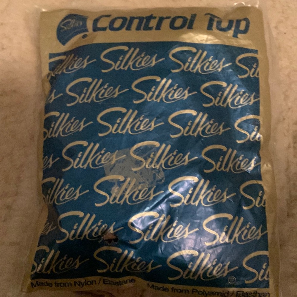 1 Vtg Silkies Control Top Pantyhose Size XL Queen-Nude Support Legs 070501